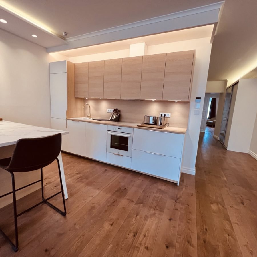 103109B2-28E0-4D33-8D7D-524733334CC2_1_105_c