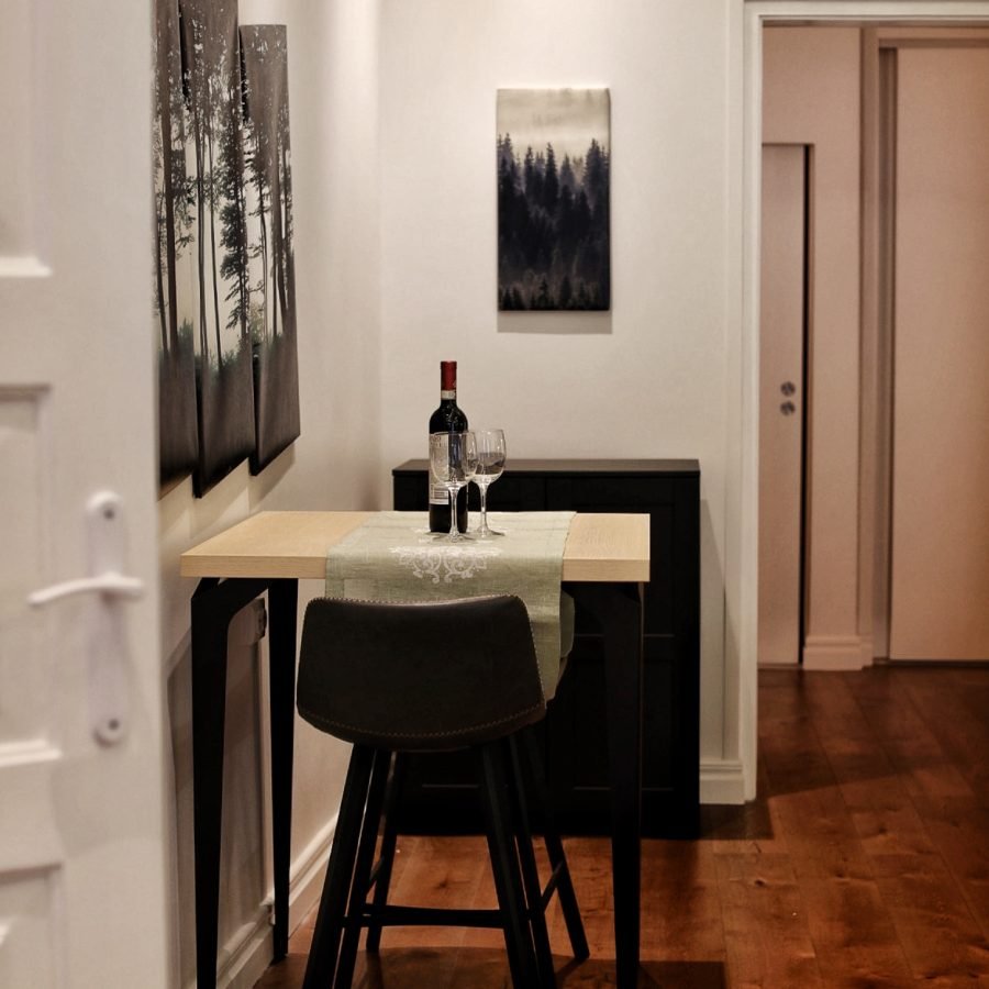 8.Vanaturu Kael 2 -dining wall