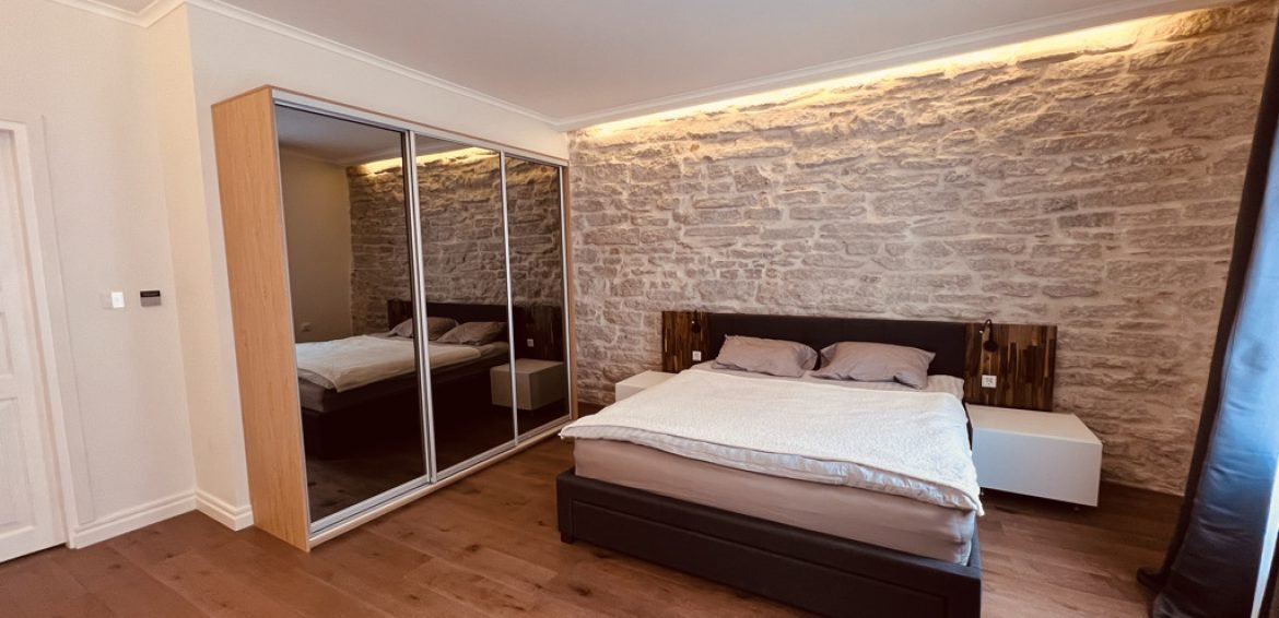 8AB91E84-36F2-411D-A18F-6BFB79777011_1_105_c