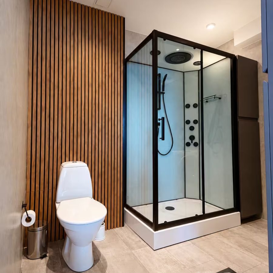 Charming Old Town Apartment – Bathroom