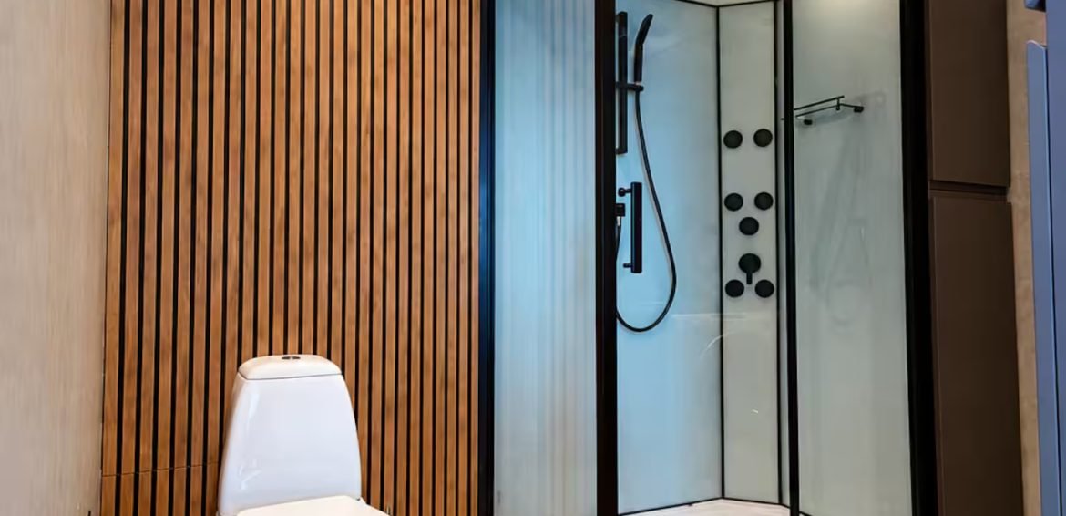 Charming Old Town Apartment – Bathroom