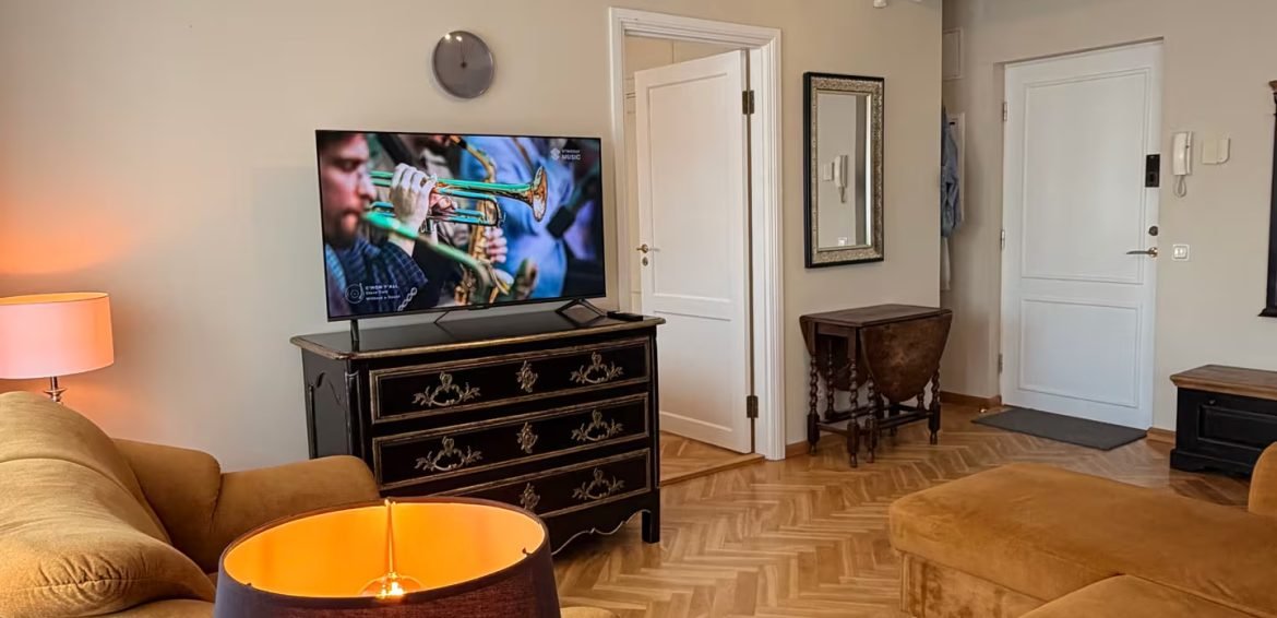 Charming Old Town Apartment – Living room