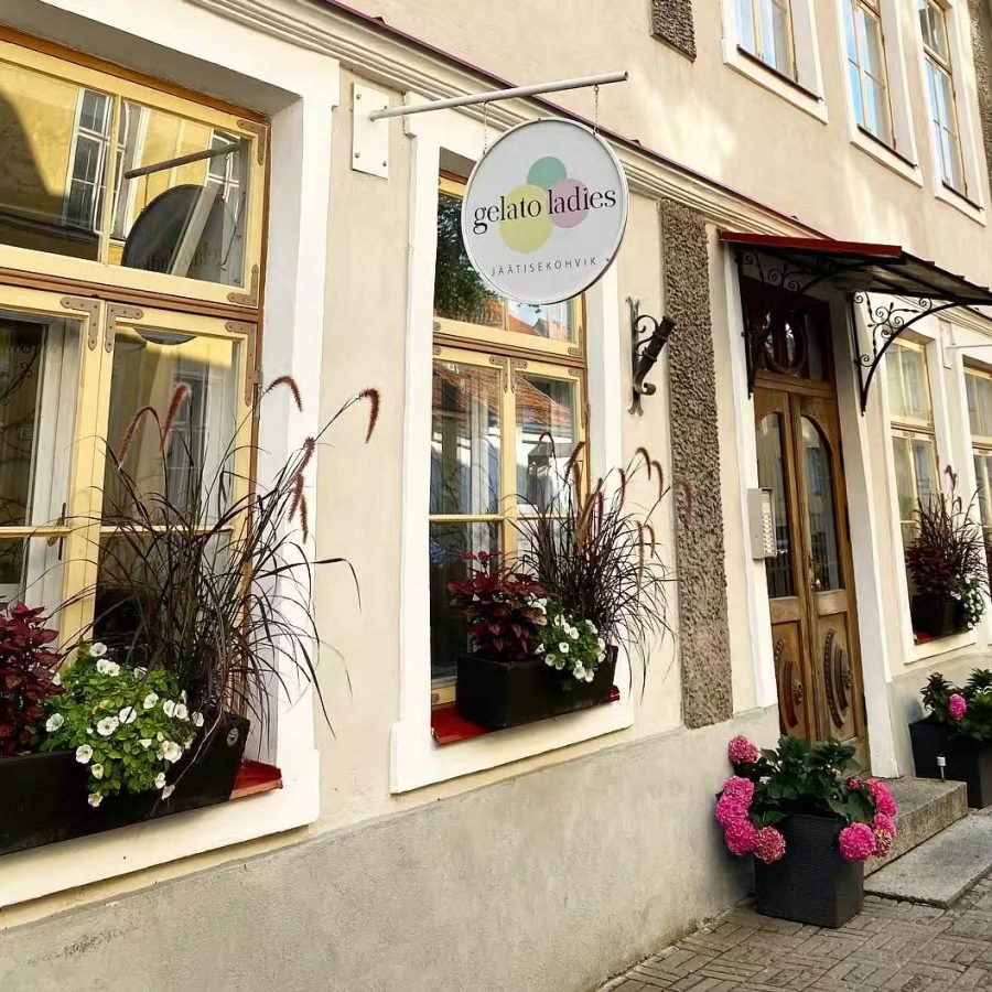 Charming Old Town Apartment – Exterior
